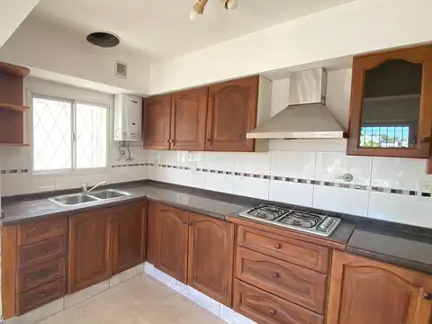 Casa en Venta con gran jardín Jose Leon Suarez