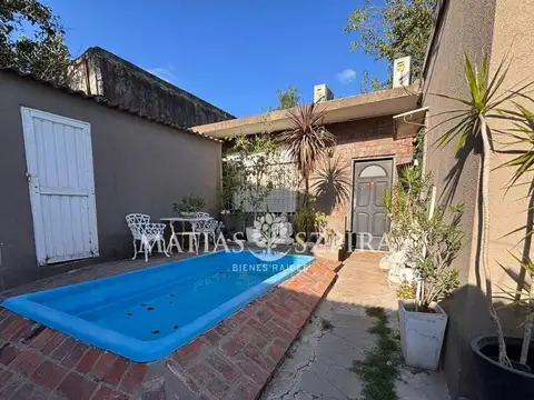 Plutarco 2400. Entre Alsina y Sarmiento