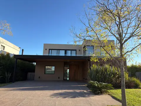 Casa en Alquiler de 4 dormitorios