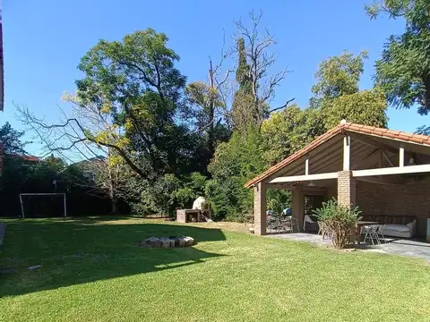 Casa en Venta con 4 cocheras