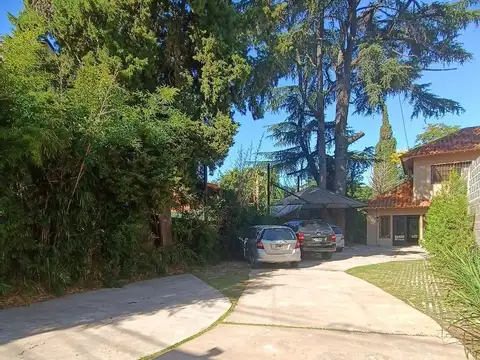 Casa 6 ambientes con 5 baños