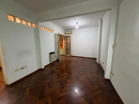 Paraguay 4100, Piso PB