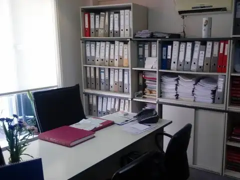 EXCELENTE OFICINA en VENTA en MICROCENTRO