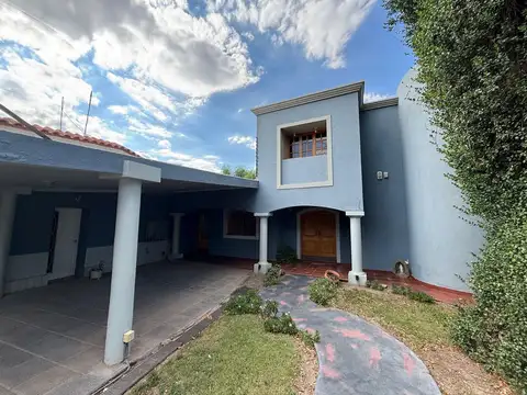 Casa en venta amplia con renta en Buena Nueva.