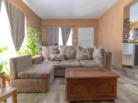 Casa 7 ambientes con 2 baños