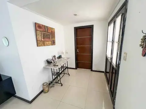 Casa 6 ambientes con 3 baños