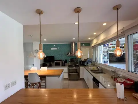 Casa 5 ambientes con 3 baños