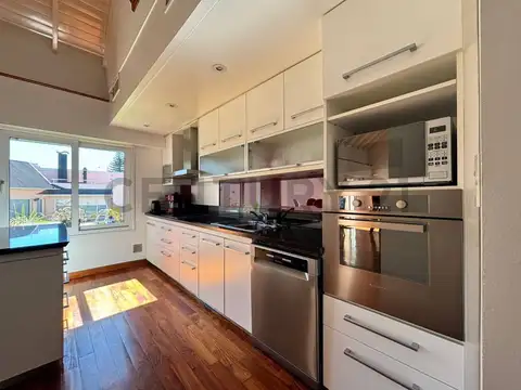 Casa en Venta con 6 cocheras