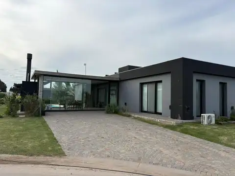 Casa En Lares De Canning