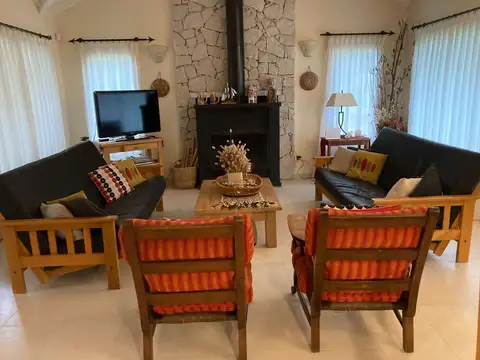 Casa en Venta en Carilo, USD 295.000