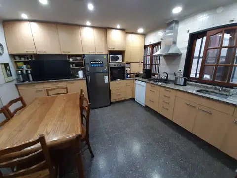 Casa 6 ambientes con 3 baños