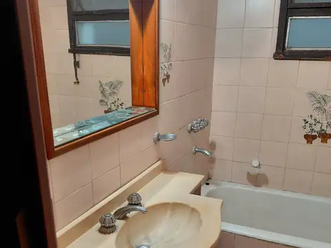 Depto Tipo Casa en Alquiler de 4 ambientes