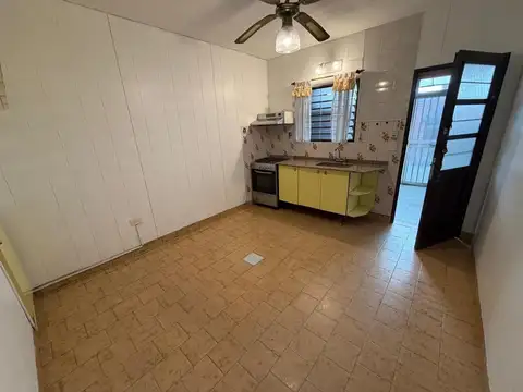 DUPLEX TRES AMBIENTES, CON COHERA, EN ALQUILER. MORON SUR