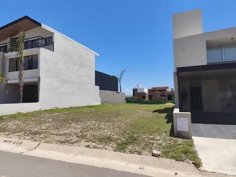 VENTA LOTE 360M2 APTO DUPLEX DOCTA BOULEVARD