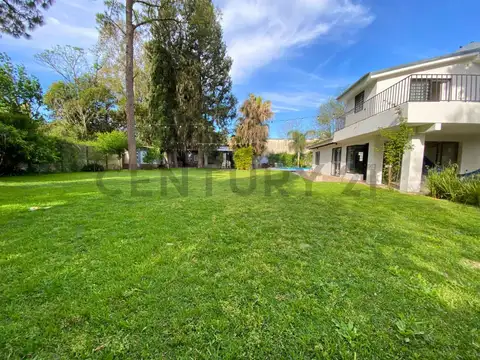 Venta Casa de 3 Dormitorios con jardín y pileta en Zona 6, Funes