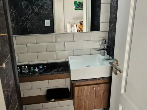 Amplio ph refaccionado impecable de 2 ambientes al lateral con patio y pequeña piscina 