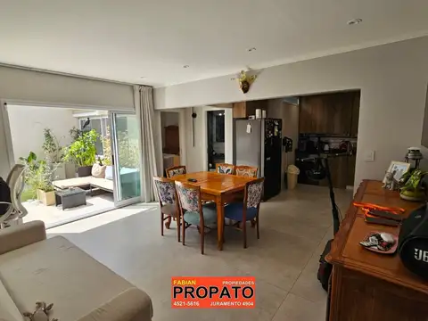 Amplio ph refaccionado impecable de 2 ambientes al lateral con patio y pequeña piscina!!