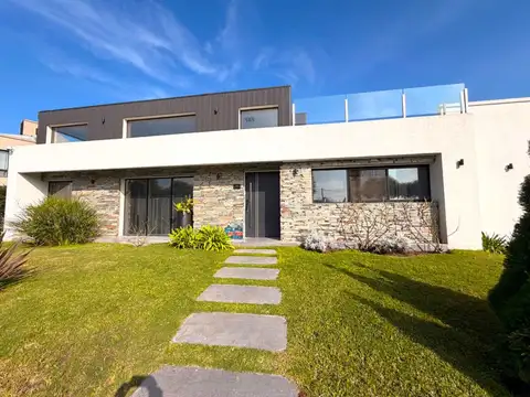 Excelente casa en Pilar del Este