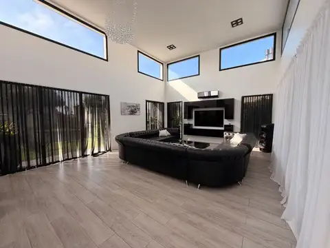 Excelente casa en Pilar del Este