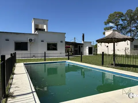 Increible Casa en venta en Parque Sakura. 3 dormitorios. Parque. Piscina. Galería. Quincho
