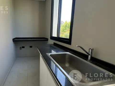Casa 7 ambientes con 5 baños
