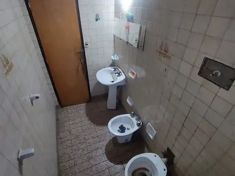 Casa de 2 dorm y cochera en Ciudadela Norte