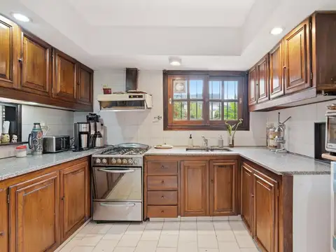 CASA 6 AMBIENTES VENTA LOMAS DE ZAMORA PILETA