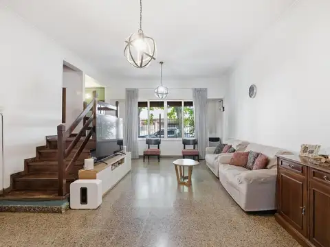 Casa en Venta con 2 cocheras