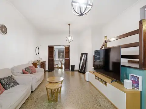 Casa 6 ambientes con 2 baños