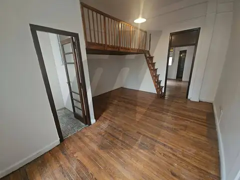 PH DE 2 AMBIENTES CON ENTREPISO - PRIMER PISO POR ESCALERA - SIN EXPENSAS