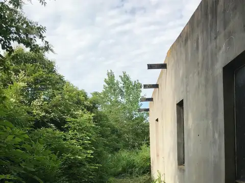 2 CASAS SOBRE LOTE 10 X 60 M - URIBELARREA -