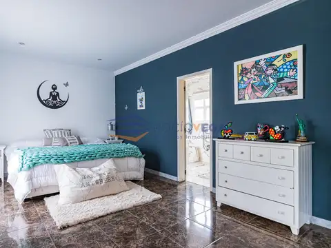 Casa 5 ambientes con 4 baños