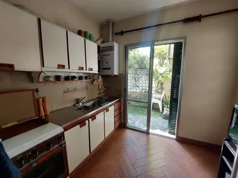 Casa 7 ambientes con 2 baños