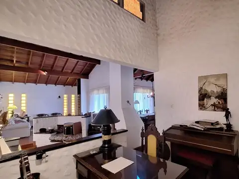 Casa 5 ambientes con 3 baños