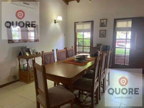 Casa 9 ambientes con 4 baños