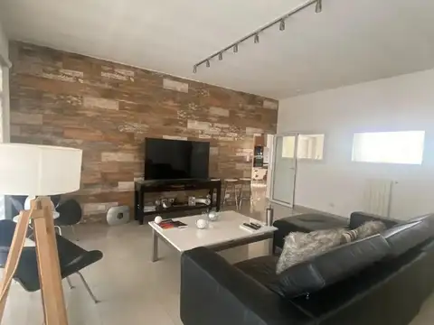 Casa 5 ambientes con 4 baños
