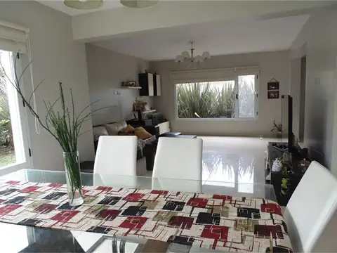 VENTA CASA 5 AMBIENTES CON PISCINA APTO CREDITO