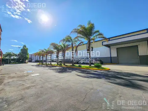 Depósito de 1480 m2 en alquiler con oficinas dentro de predio con seguridad, Carapachay