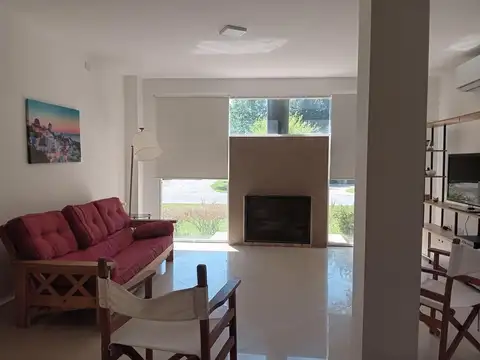 Casa en alquiler anual - Barrio Privado El Aromo - Loma Verde - Escobar