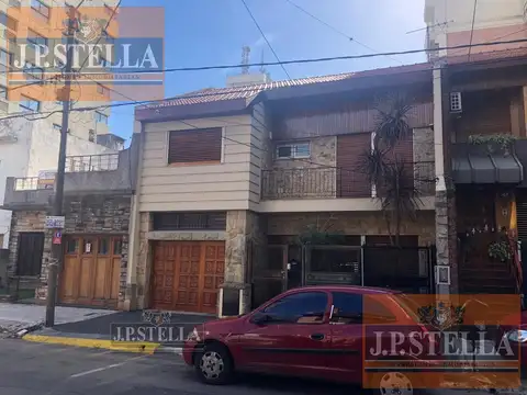 Casa 5 Amb c/ Garage 240 m² Cub. - Ideal Desarrollo Comercial y/o Vivienda - Ramos Mejia