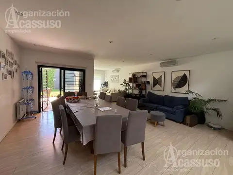 Casa 5 ambientes con 3 baños