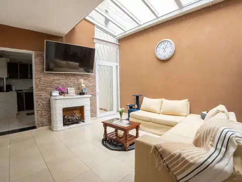 Casa 5 ambientes con 2 baños