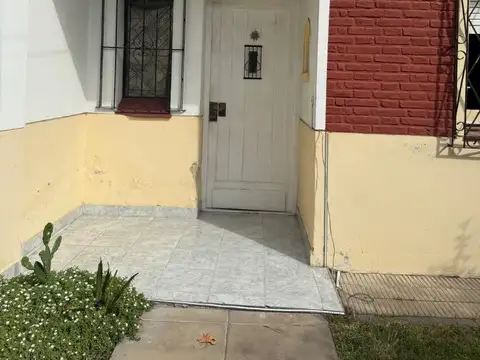 Casa en venta Colombres 300. Haedo