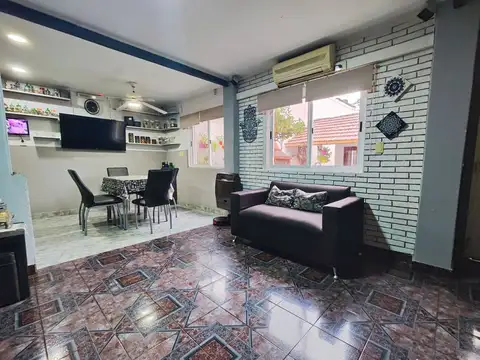 VENTA 2 CASAS EN CASEROS NORTE CON COCHERA.