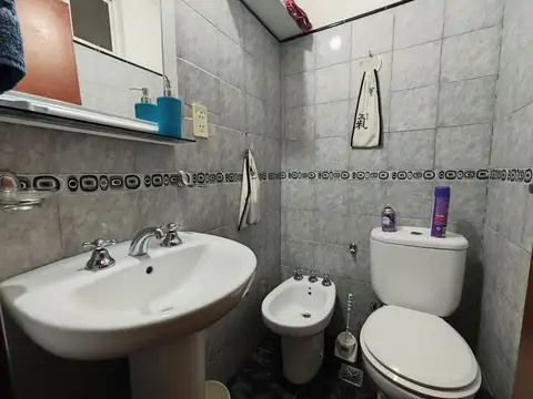 VENTA 2 CASAS EN CASEROS NORTE CON COCHERA.