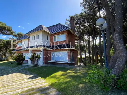 Av. del Libertador esq. Helades 4300