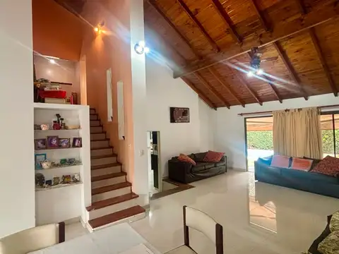 Casa 6 ambientes con 4 baños