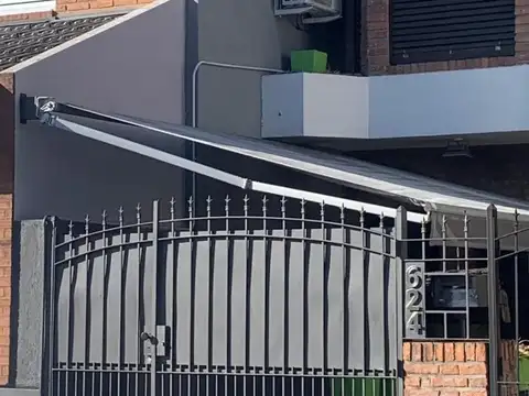 VENTA - TRIPLEX 4 AMB.- COCHERA - RAMOS MEJIA