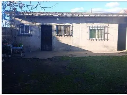 Casa 4 ambientes con 1 baño