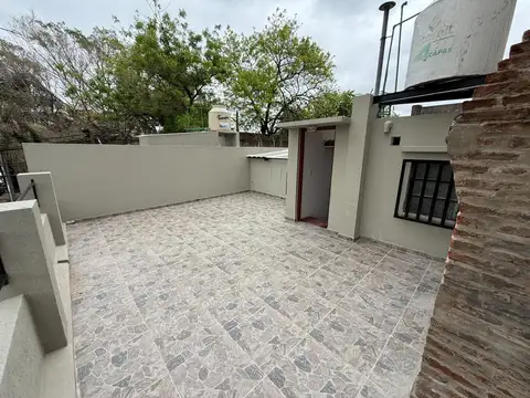Depto Tipo Casa en Alquiler en Villa Lynch, $ 750.000